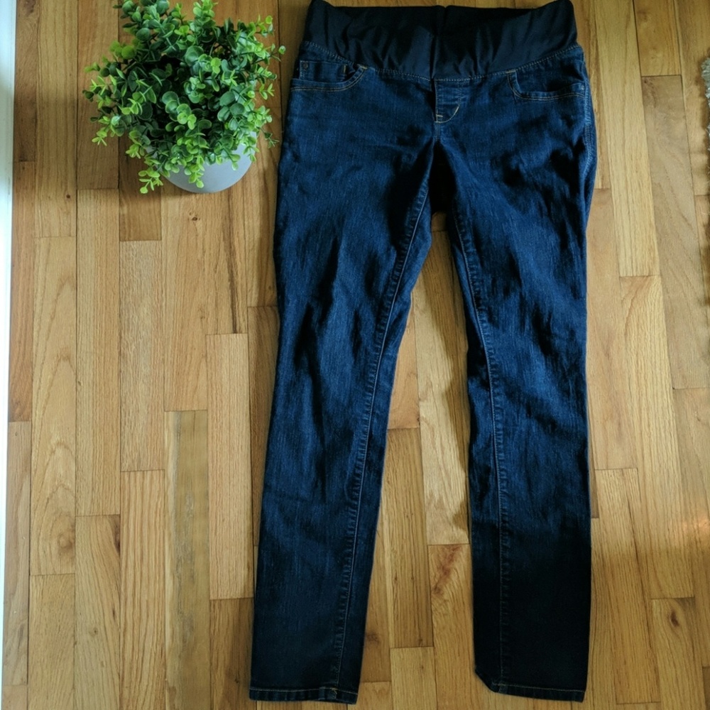 Old Navy maternity skiny jeans.